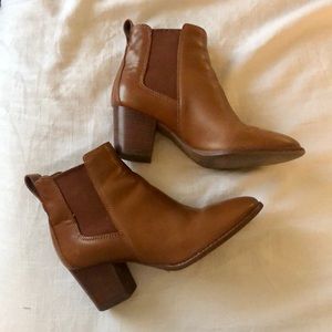 Madewell Chelsea Boot in Leather